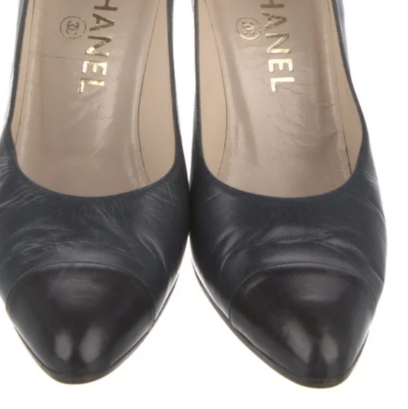 CHANEL BLACK LEATHER PUMPS SIZE-8.5 - Picture 2 of 8